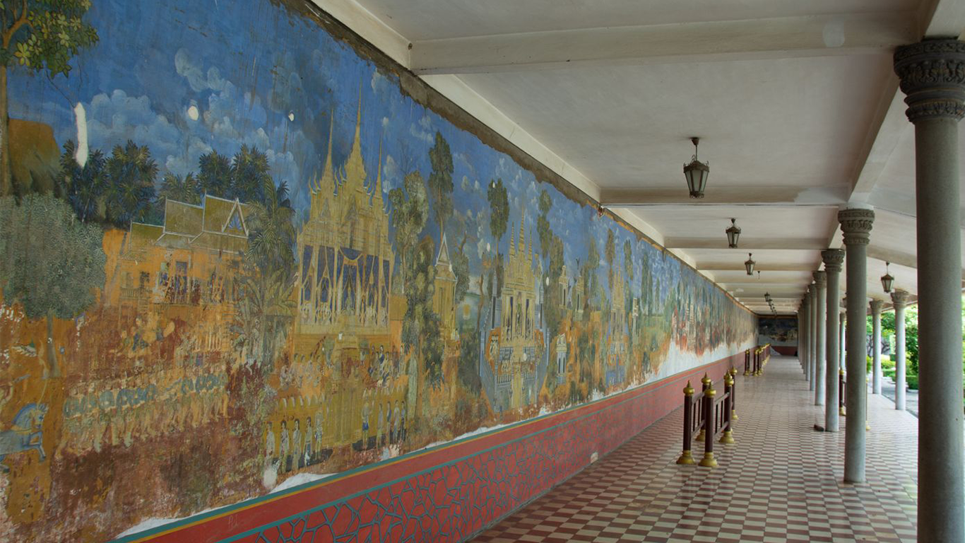 Murals in the galleries of the silver pagodia, cambodia, occupying the entire surface of the walls: 3.50 meters high and 604 meters long. 